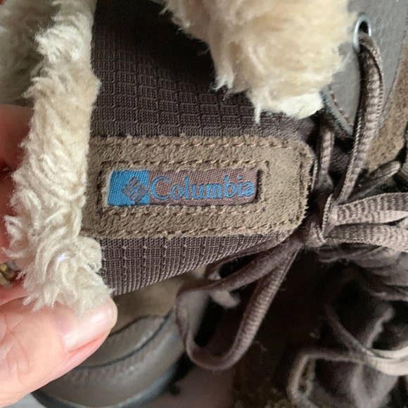 Columbia Waterproof Boots. 8 - Picture 2 of 16